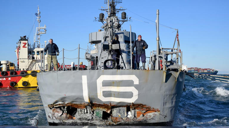historic-destroyer-velos-a-floating-museum-extensively-damaged-by-bad-weather