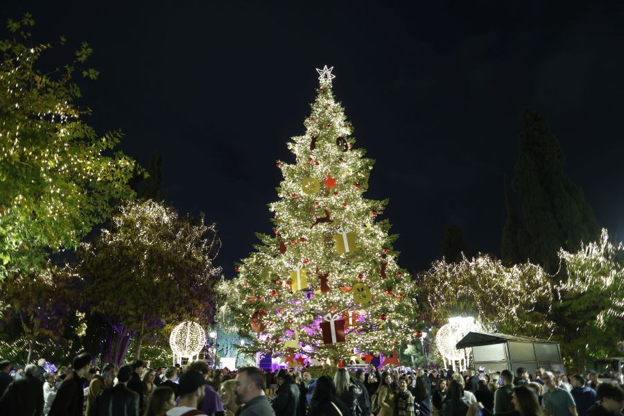 christmas-tree-lighting-ceremony-in-downtown-athens-video