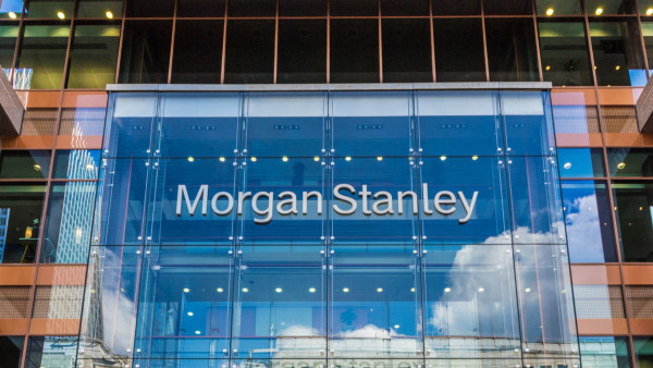 Morgan Stanley: Αυξάνει τις τιμές-στόχους για τις ελληνικές τράπεζες